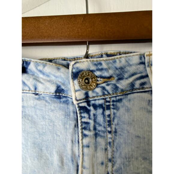 Boom Boom Jeans Acid Wash Blue Lace Accented Hot Shorts Women's Size 4 - Picture 5 of 9